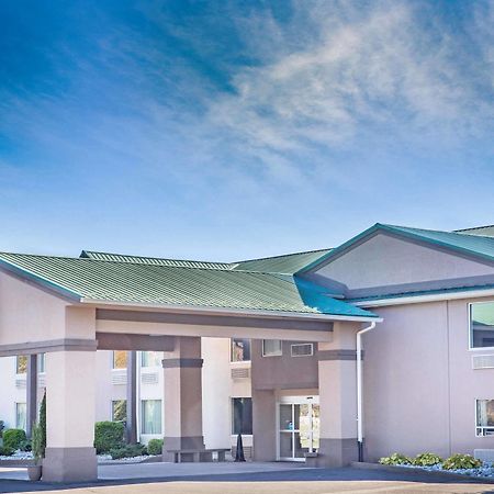 Baymont By Wyndham Bartonsville Poconos Exterior foto