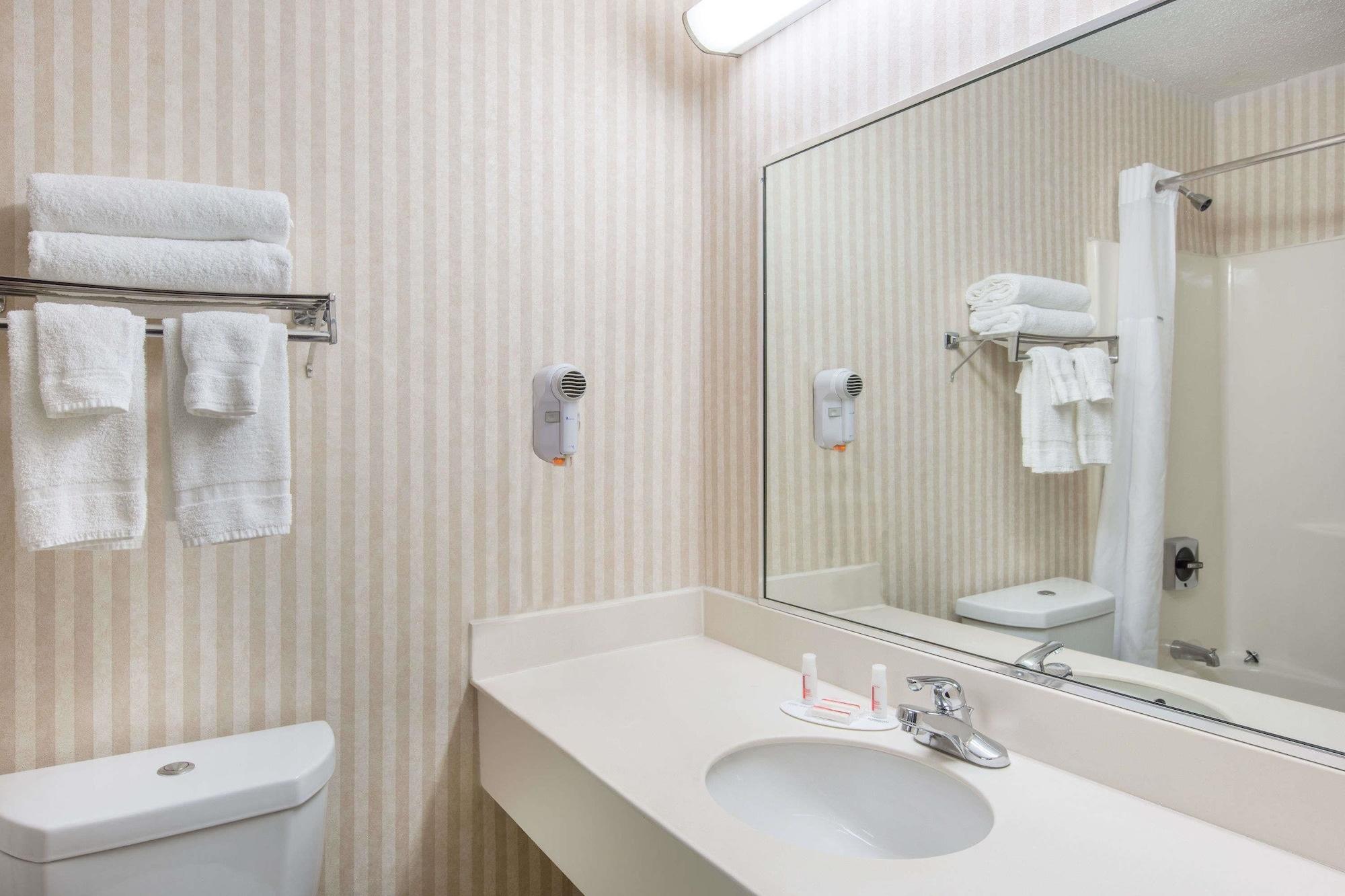 Baymont By Wyndham Bartonsville Poconos Exterior foto